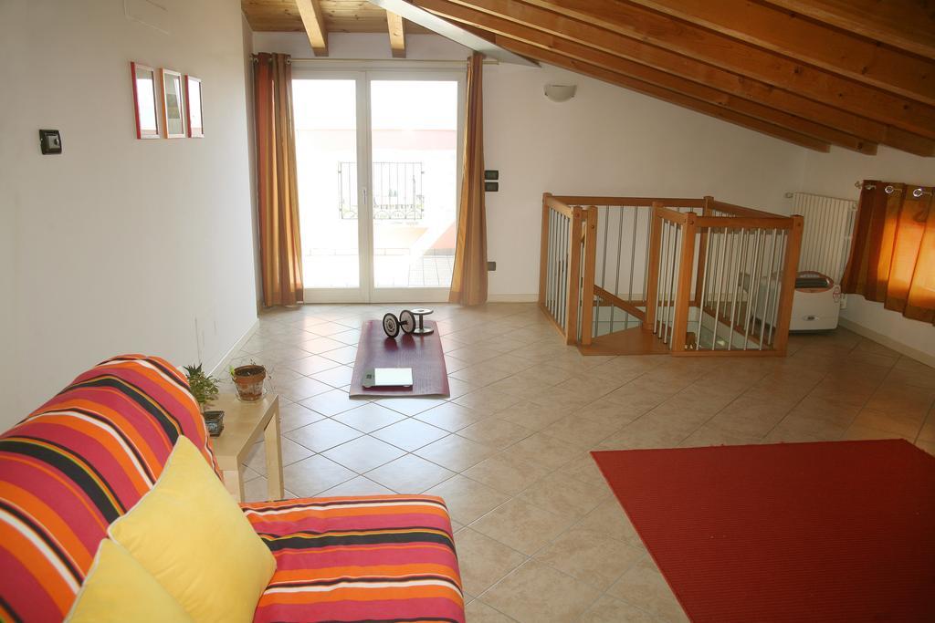 Villa Rosa Moniga del Garda Buitenkant foto